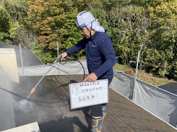 兵庫県姫路市・K様邸　屋根塗装・外壁塗装　社長が水洗いを頑張りました！ (1)